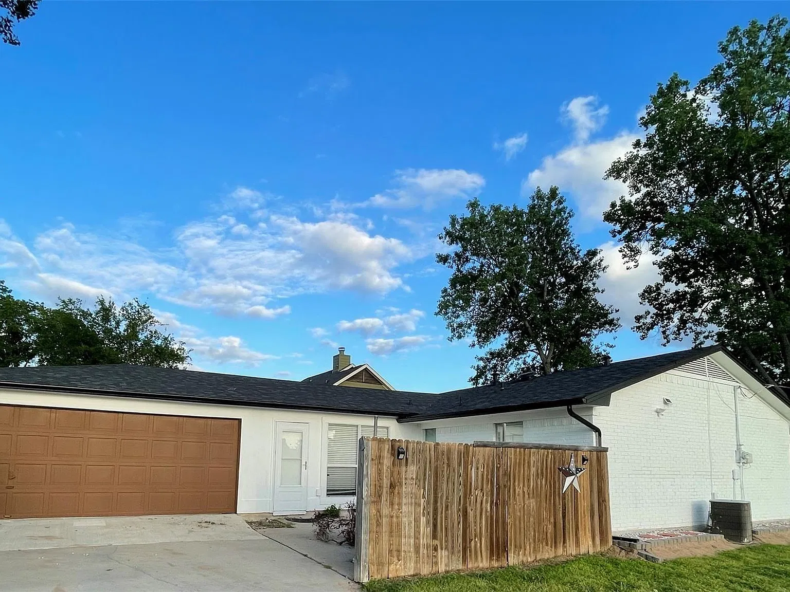 2 bed, 1240 sqft, $1,799 — Photo 3