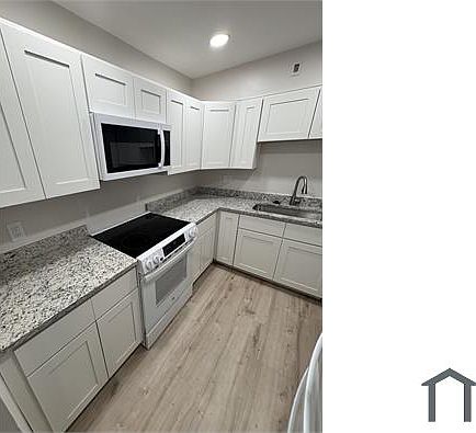 4th image of 9264 Corregidor Ave