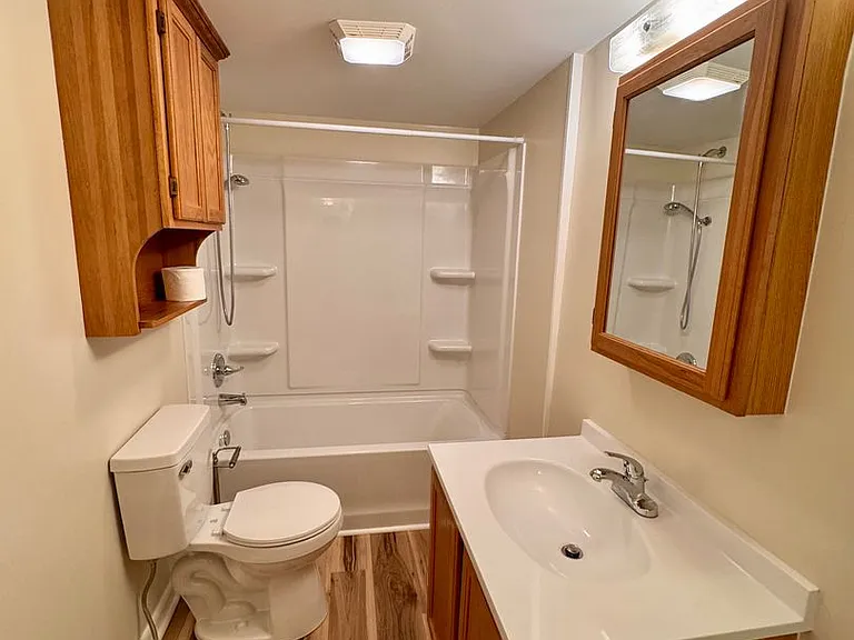 506 E Riverside Dr — Photo 14