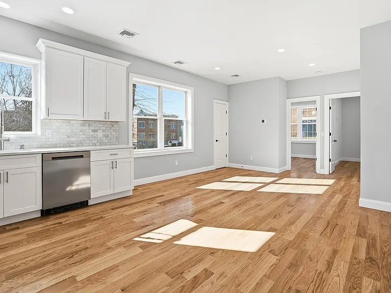 560-562 Warburton Ave #D — Photo 3