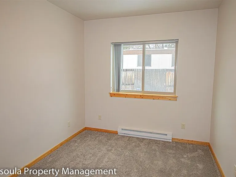 646 Clyde St — Photo 5