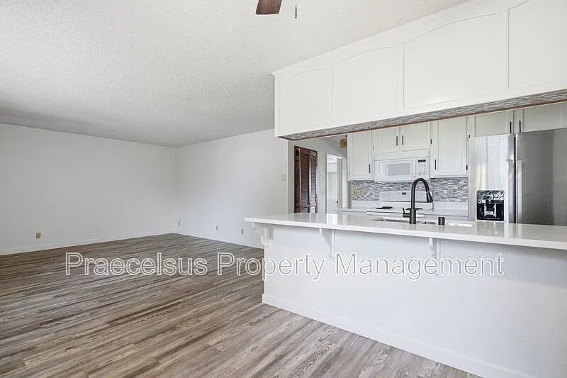 2 bed, 2.0 bath, 735 sqft, $2,600 — Photo 3