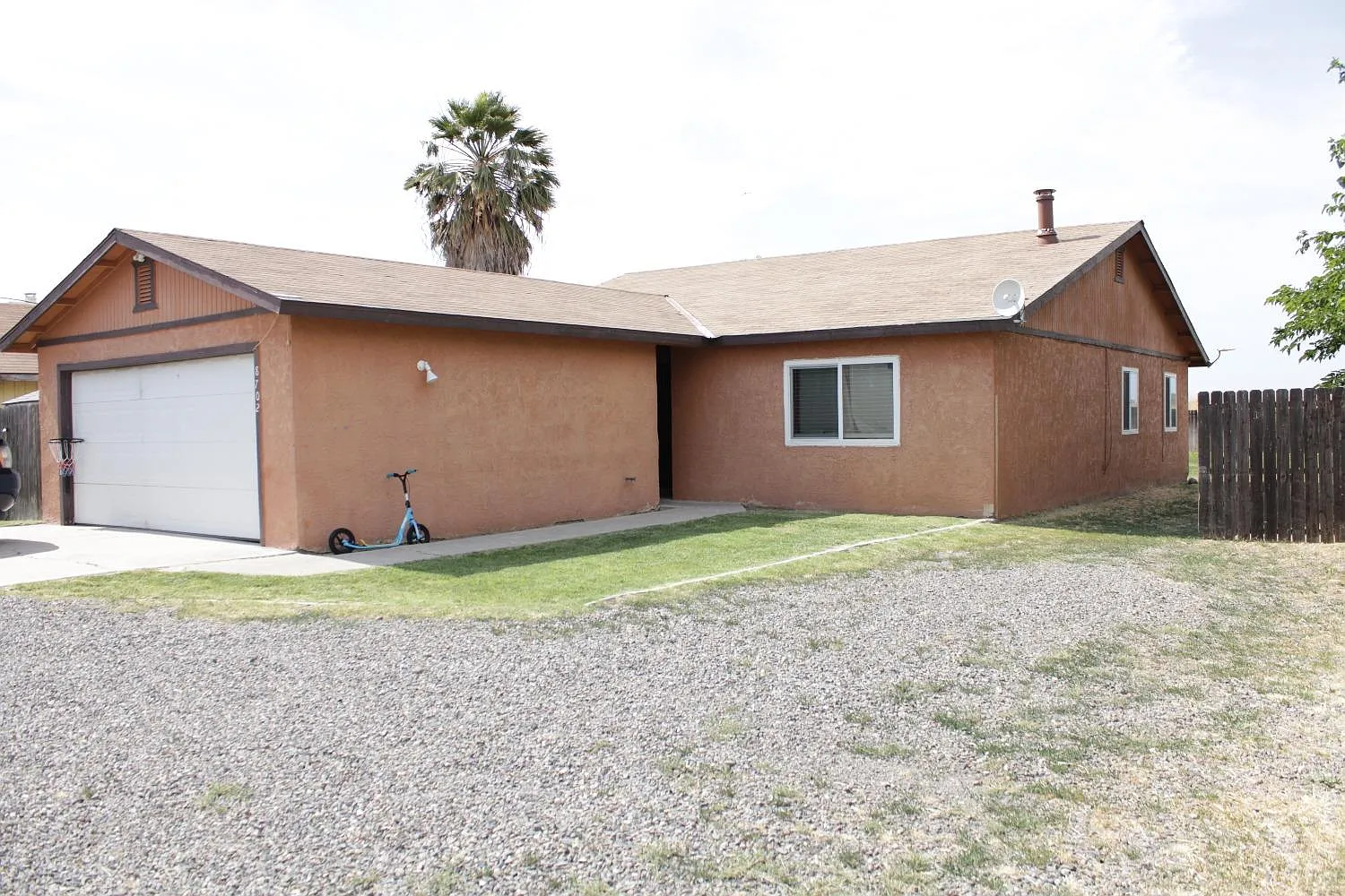 8702 W Christian Ave photo 1
