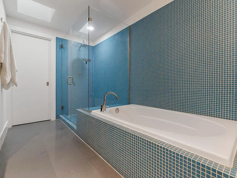 2205 N Lamar Blvd #321 — Photo 29