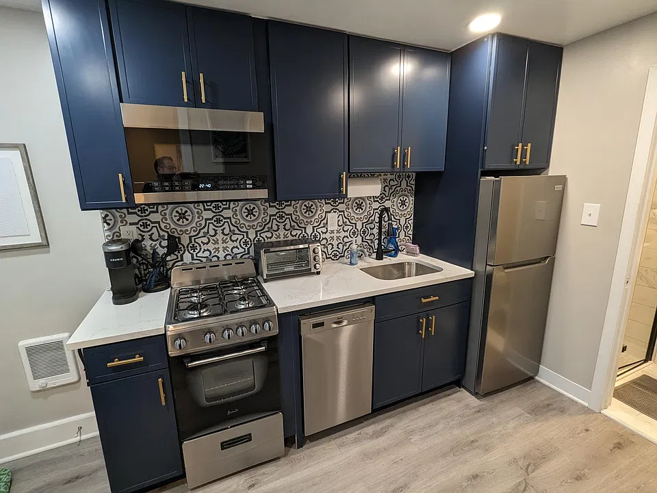 198 Franklin Ave #3