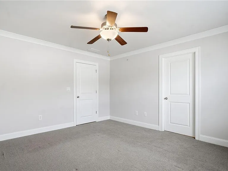 407 Lincoln St — Photo 36