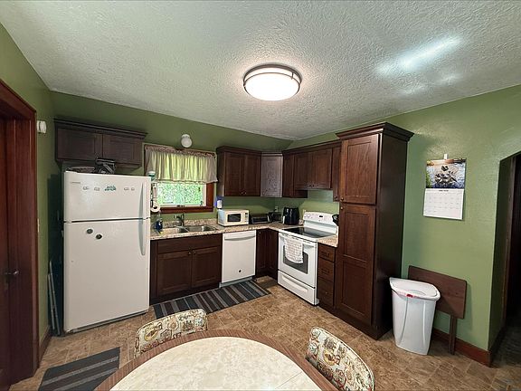 5th image of 2806 360th St