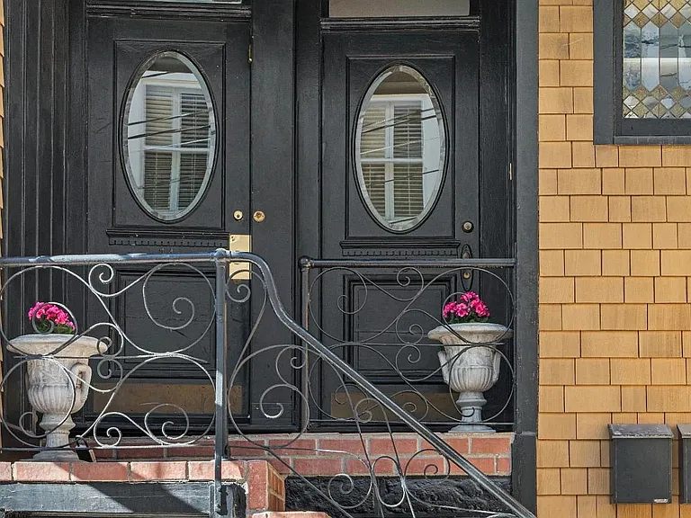 16 Delgado Pl — Photo 2