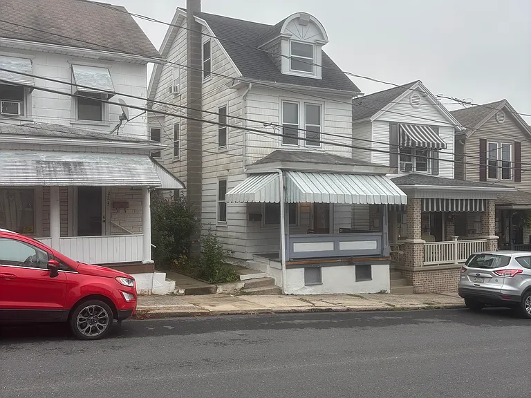 221 East St — Photo 27