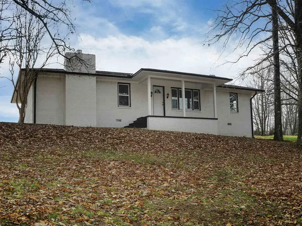 6905 Woodmont Dr, Tuscumbia, AL 35674