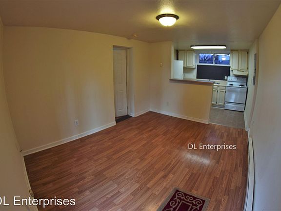 3rd image of 3104B Taylor St
