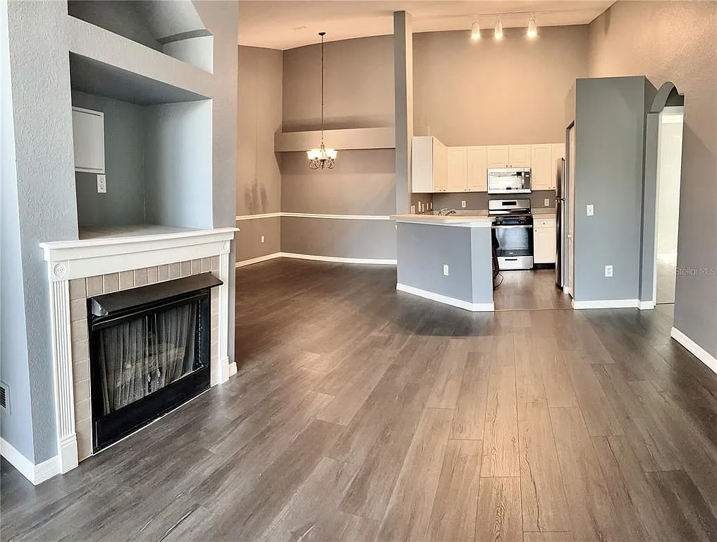 4 bed, 2.0 bath, 1610 sqft, $2,300 — Photo 3