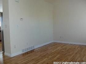 4th image of 628 N Janelle Cove Way