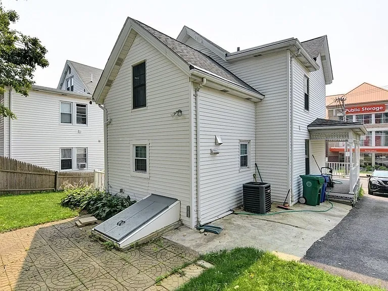2 Lexington St — Photo 34