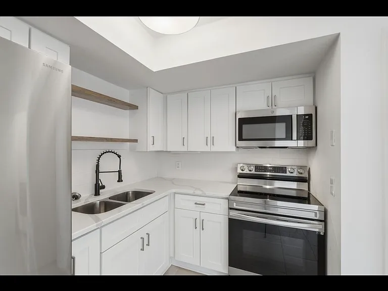 2210 24th Ave N #A — Photo 12