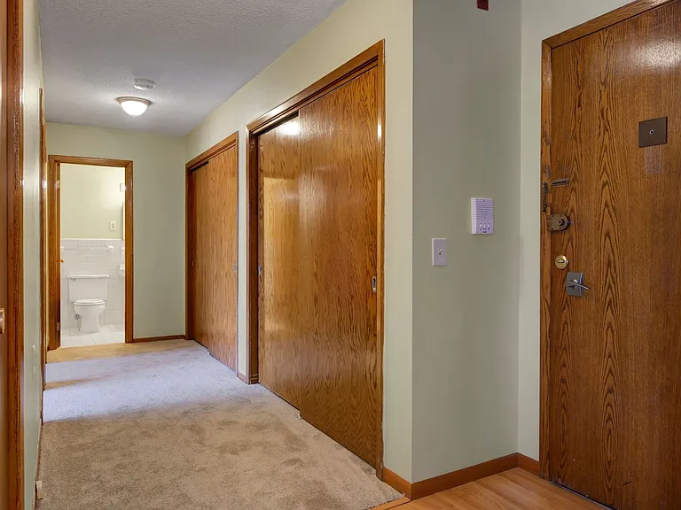 4320 36 1/2 St W — Photo 17