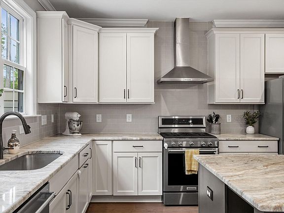 4th image of 1607 Wooster St