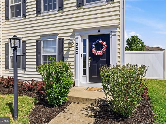 4th image of 322 E Wainscot Dr