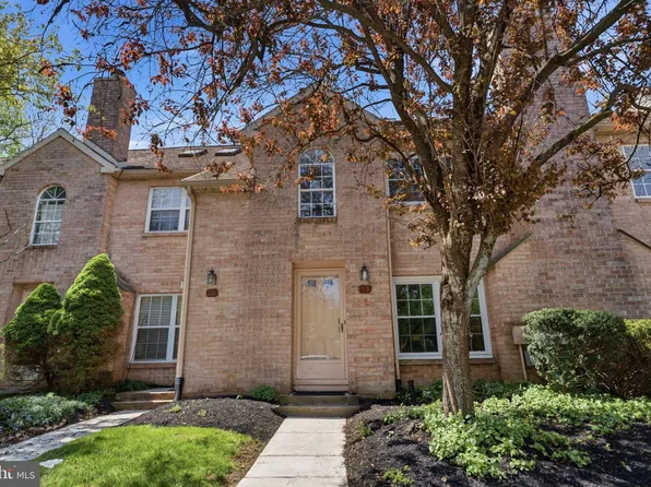 13 Rampart Dr, Wayne, PA 19087