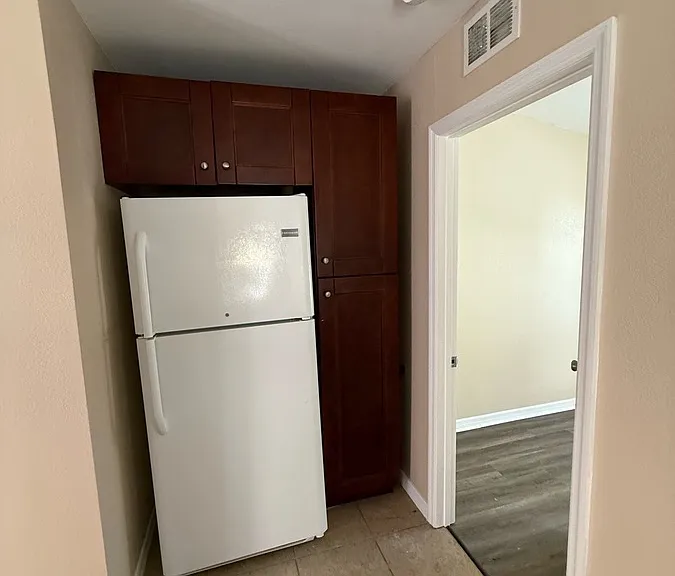 1143 Highland St N #2 — Photo 5