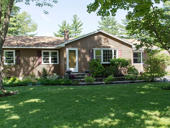 4th image of 10 Westgate Dr
