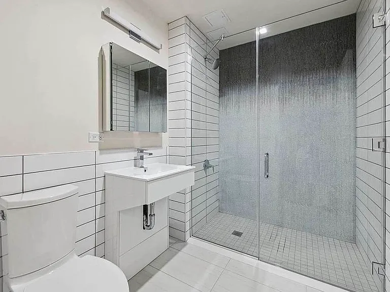 1105 Lexington Ave #2A — Photo 4