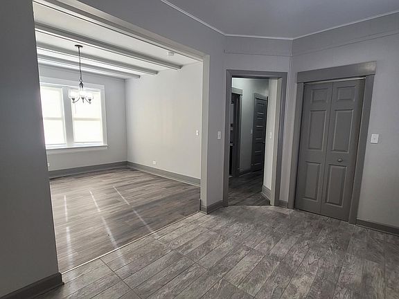 Kitchen to Dinning room