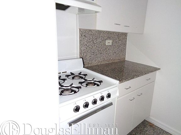 3rd image of 330 W 58th St APT 9M