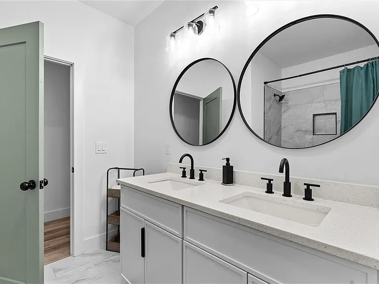 598 Formwalt St SW #B — Photo 35