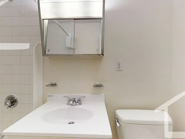 123 Dustin St #1 — Photo 4