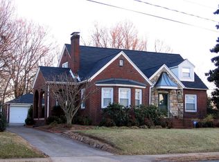 805 S Hawthorne Rd, Winston Salem, NC 27103