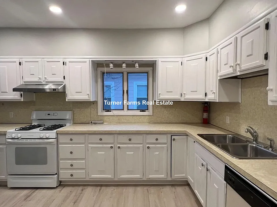 77 Pearson Rd #77
