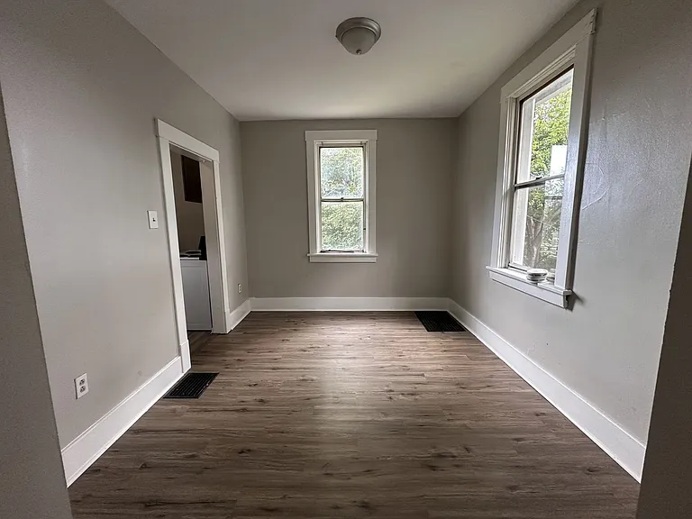 263 Glenwood Dr — Photo 5