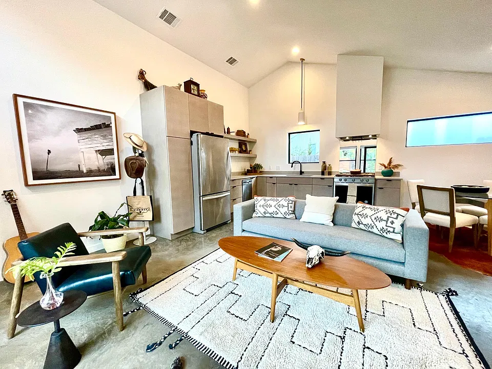 804 W Annie St #2