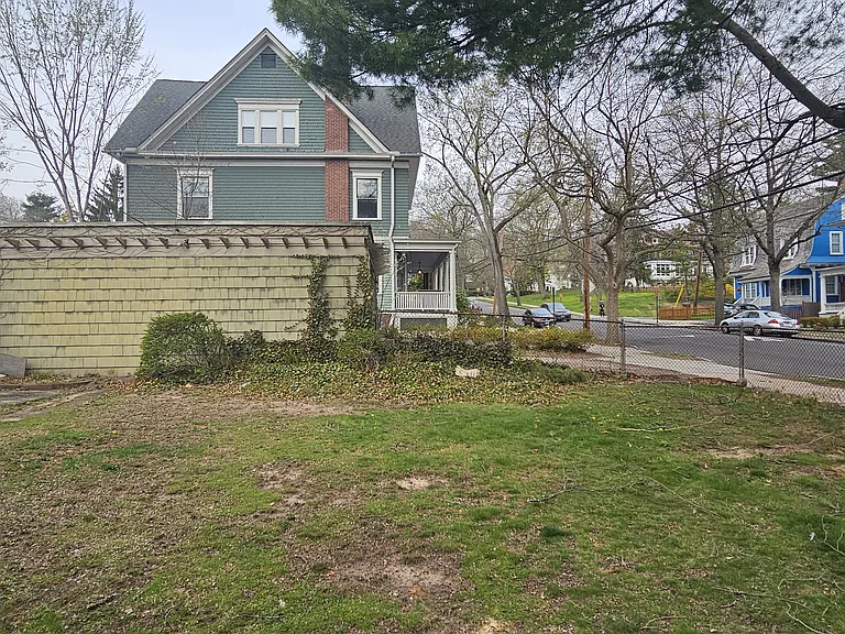 512 Whitney Ave #B — Photo 8