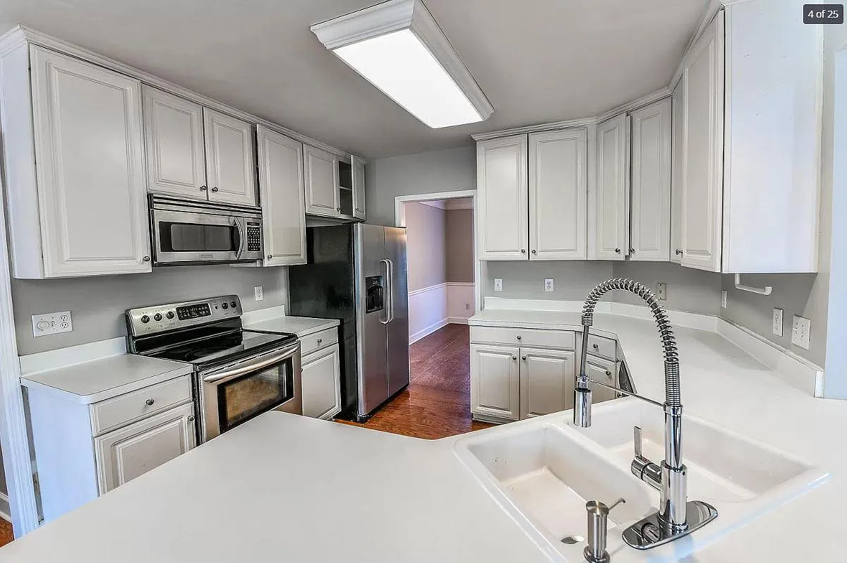 6 bed, 3.5 bath, 3549 sqft, $3,000 — Photo 4