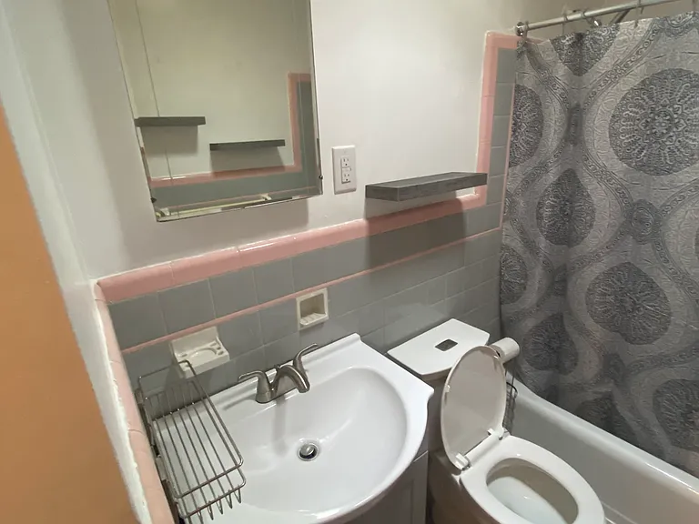 1533 Longwood Dr — Photo 3