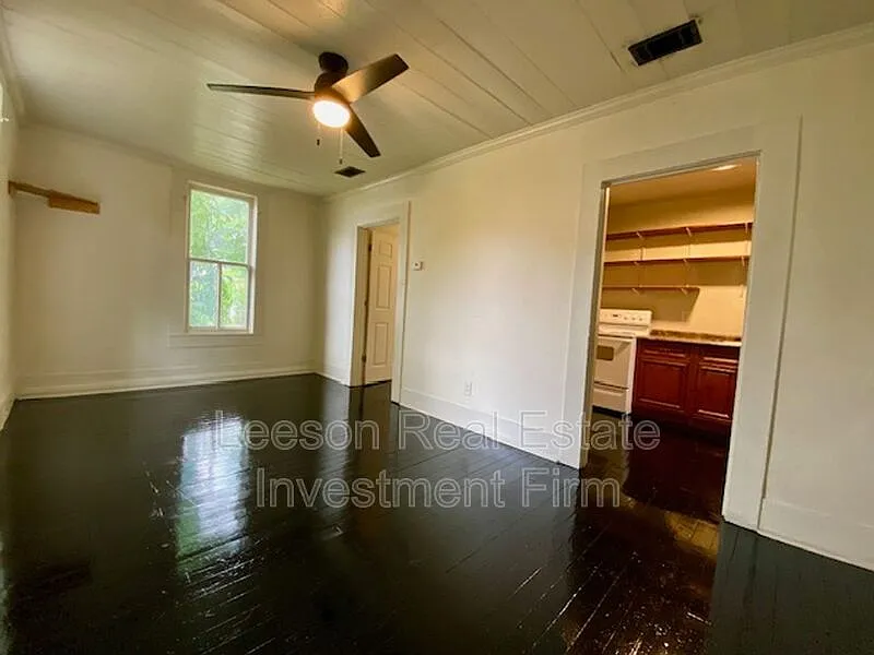 1 bed, 1.0 bath, 650 sqft, $595 — Photo 2