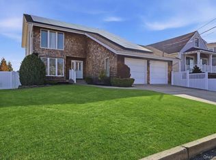 141 Annuskemunnica Rd, Babylon, NY 11702