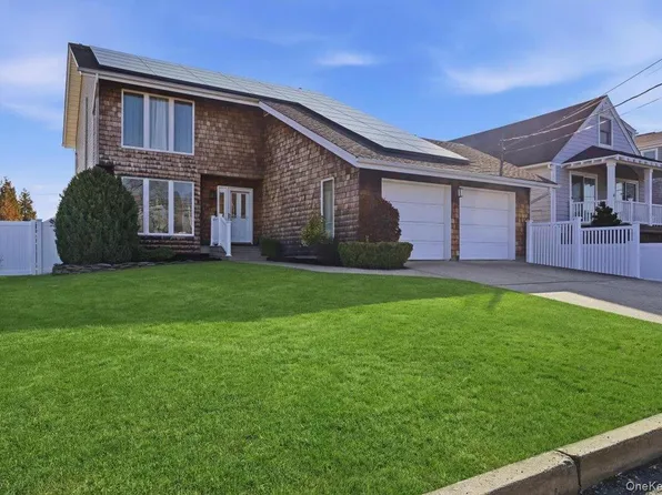 141 Annuskemunnica Road, Babylon, NY 11702