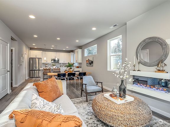 Picture of Model. Specs can be different.>