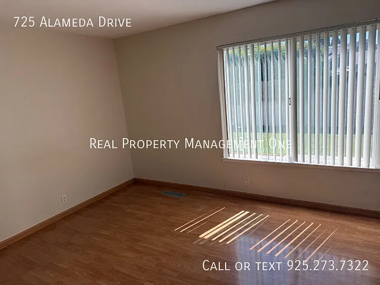 725 Alameda Dr — Photo 13