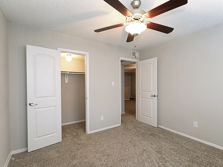 City Crest Apartments — Photo 143