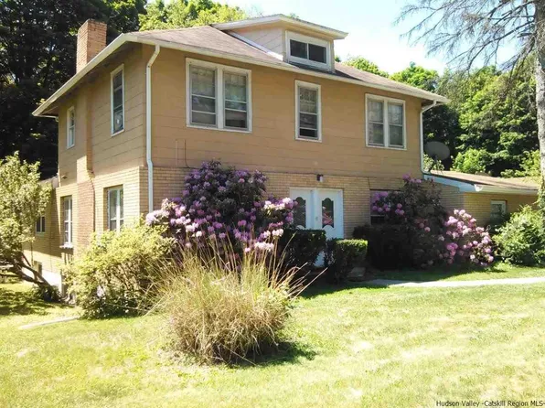 17 Leggs Mills Rd, Lake Katrine, NY 12449