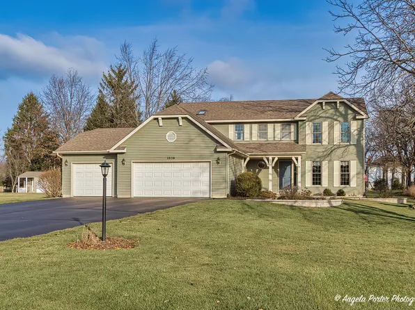 1518 Spruce St, Spring Grove, IL 60081