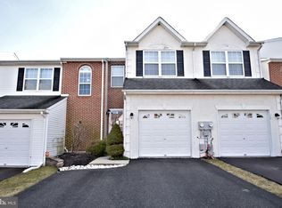 127 Hampshire Dr, Sellersville, PA 18960