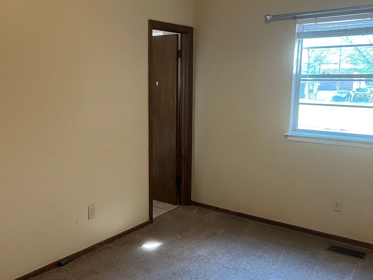 2 bed, 1.5 bath, 1200 sqft, $800 — Photo 2