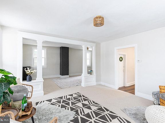 5th image of 144 W King St