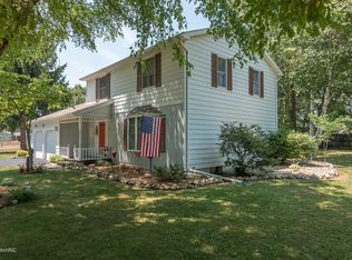 1070 Lake Dr, Colon, MI 49040