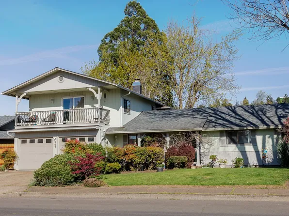 967 Rainbow Dr, Springfield, OR 97477